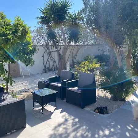 Chalet Secret Garden No. 1 *